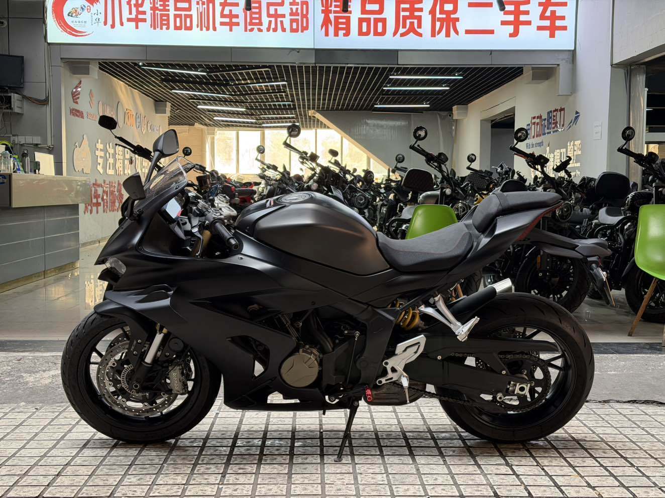 QJMOTOR 赛800