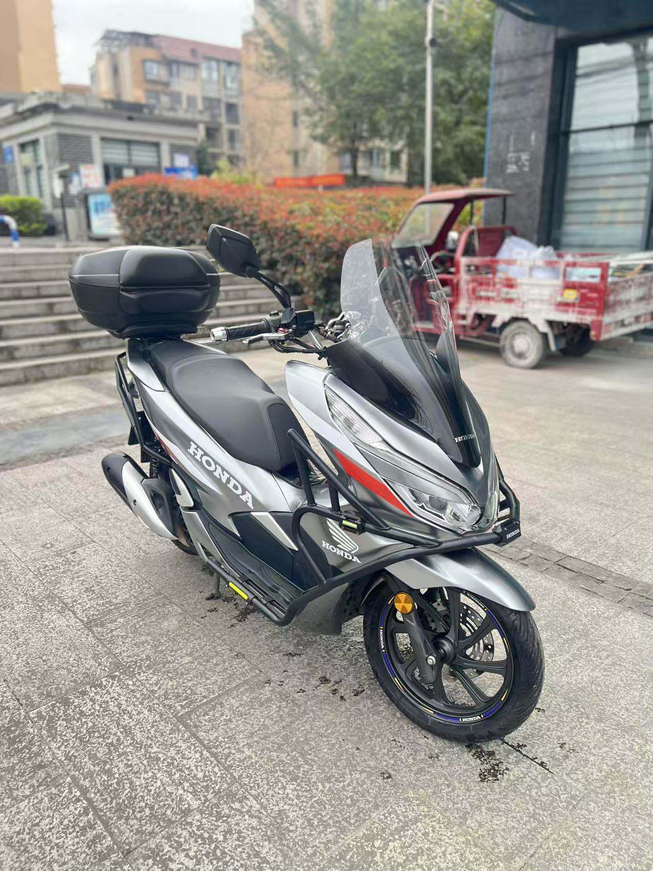 五羊本田 PCX