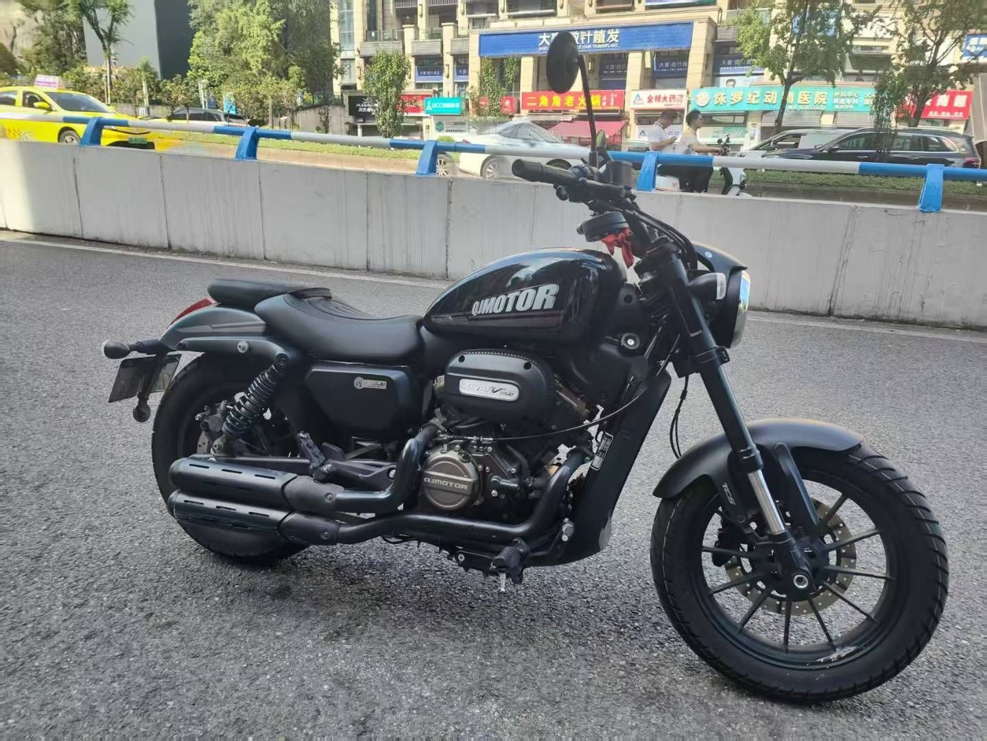 QJMOTOR 闪250