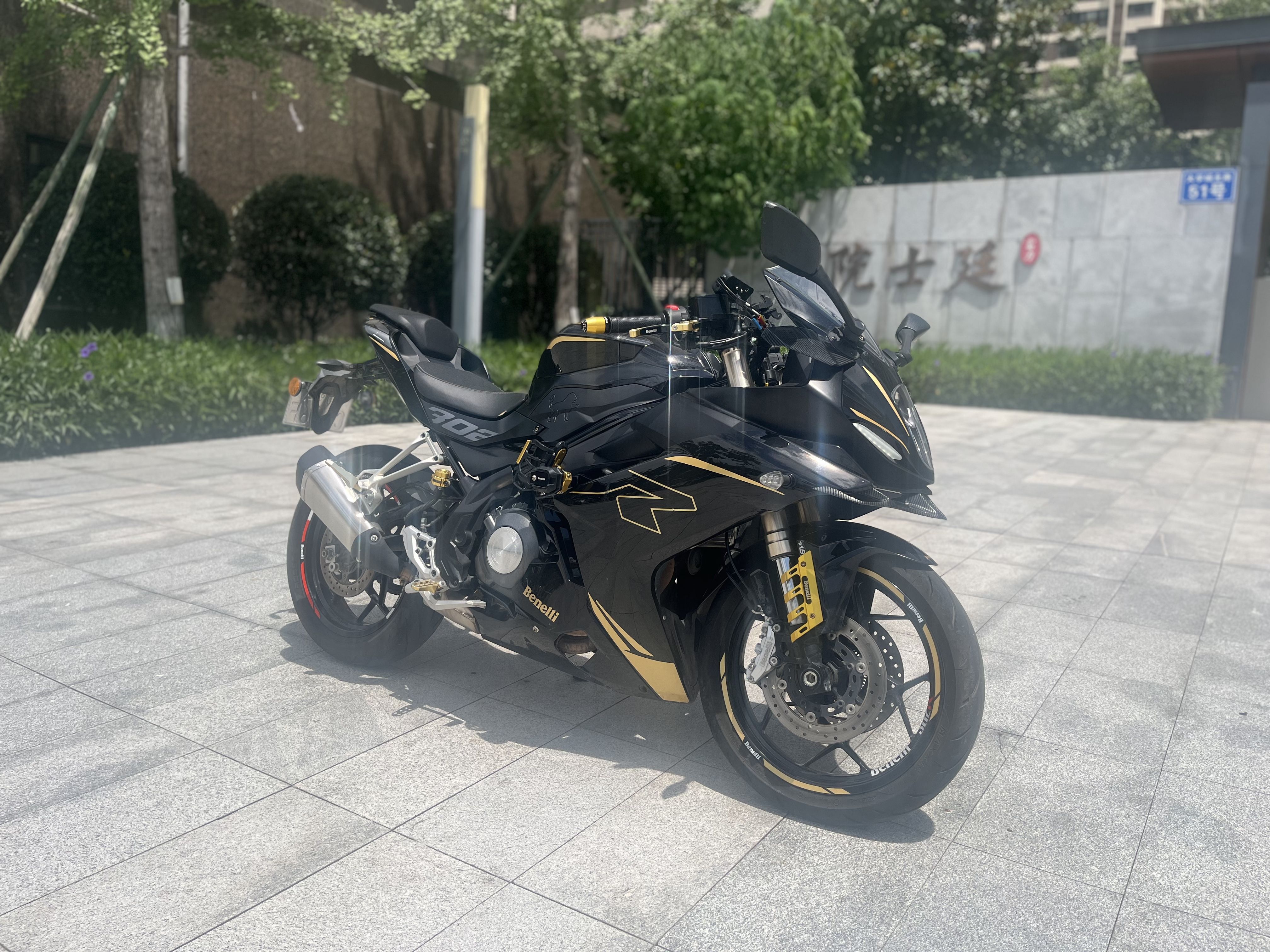 贝纳利 龙卷风 Tornado 302R