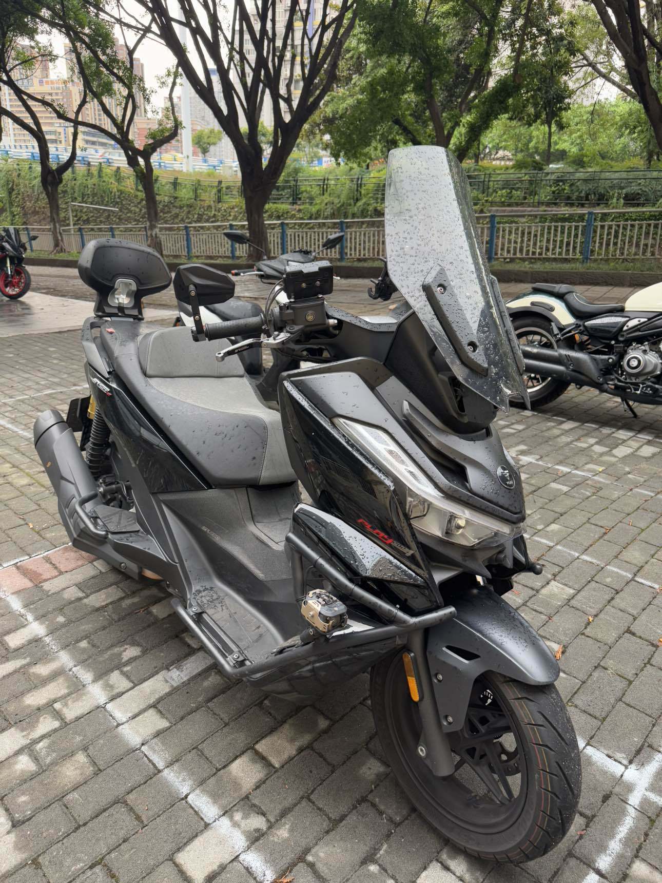 无极 SR250GT