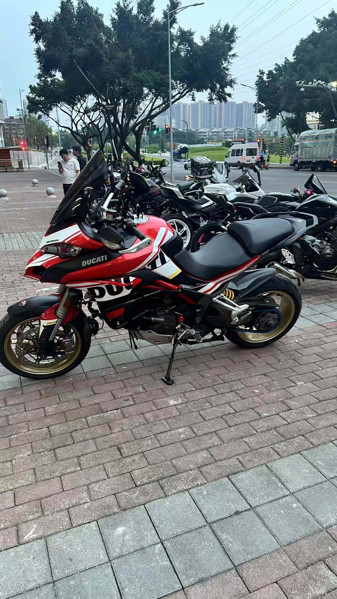 杜卡迪 Multistrada  1200 Enduro