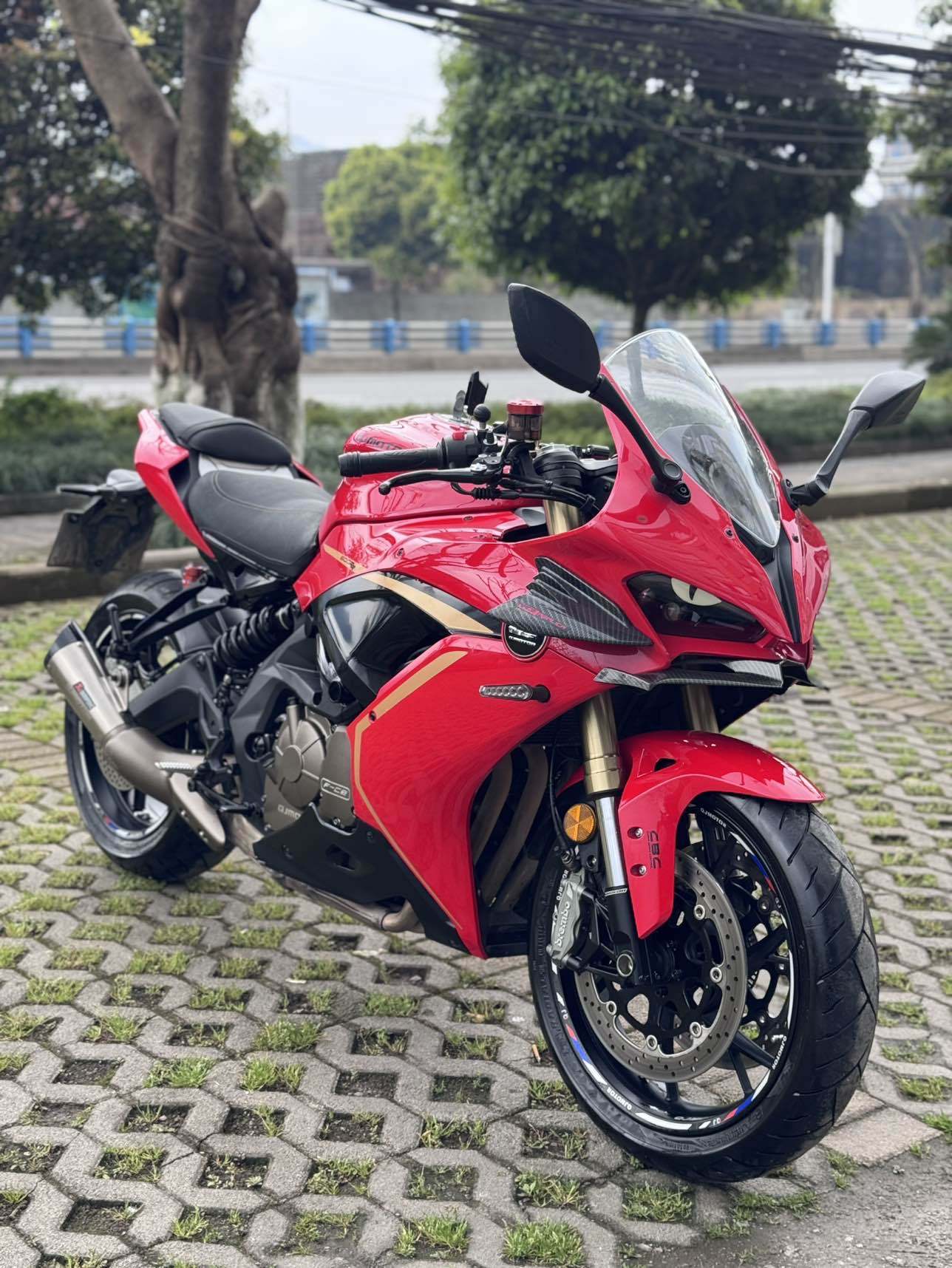 QJMOTOR 赛600