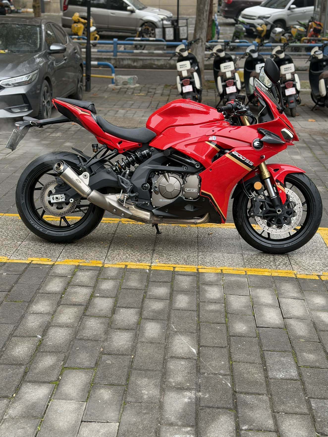 QJMOTOR 赛600