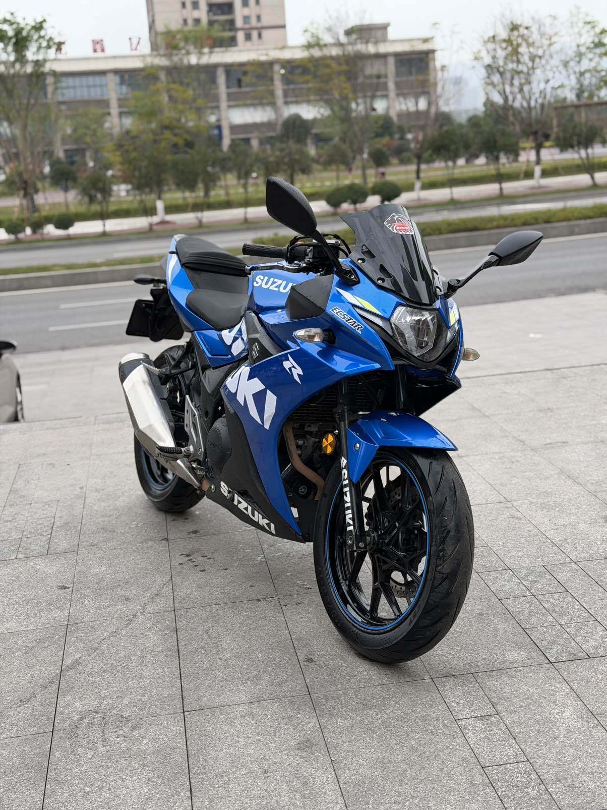豪爵铃木 GSX250R