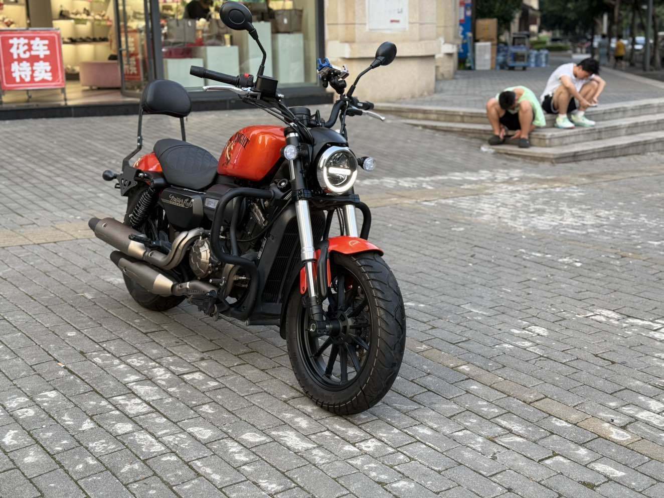 QJMOTOR 闪300S
