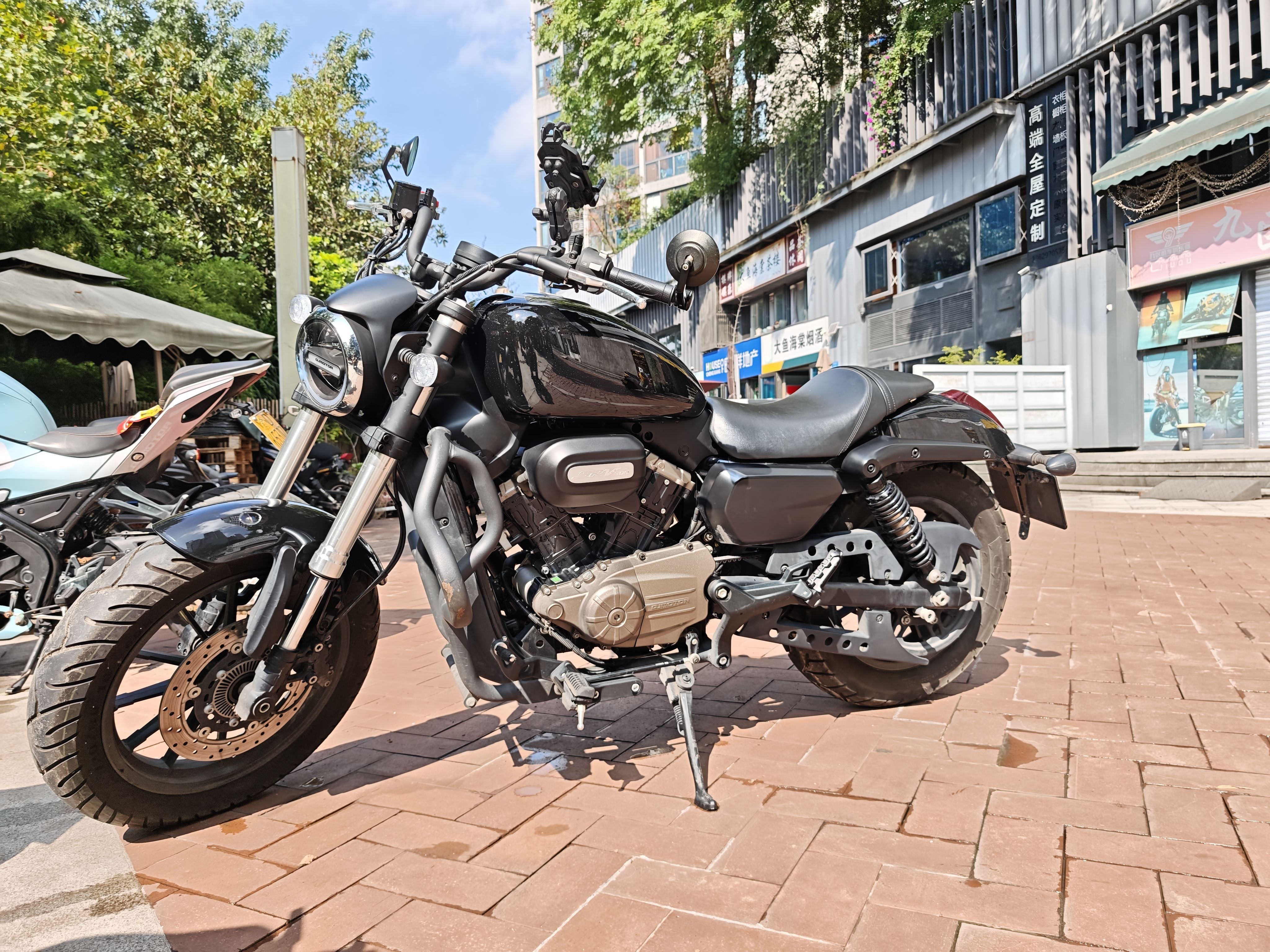 QJMOTOR 闪300S