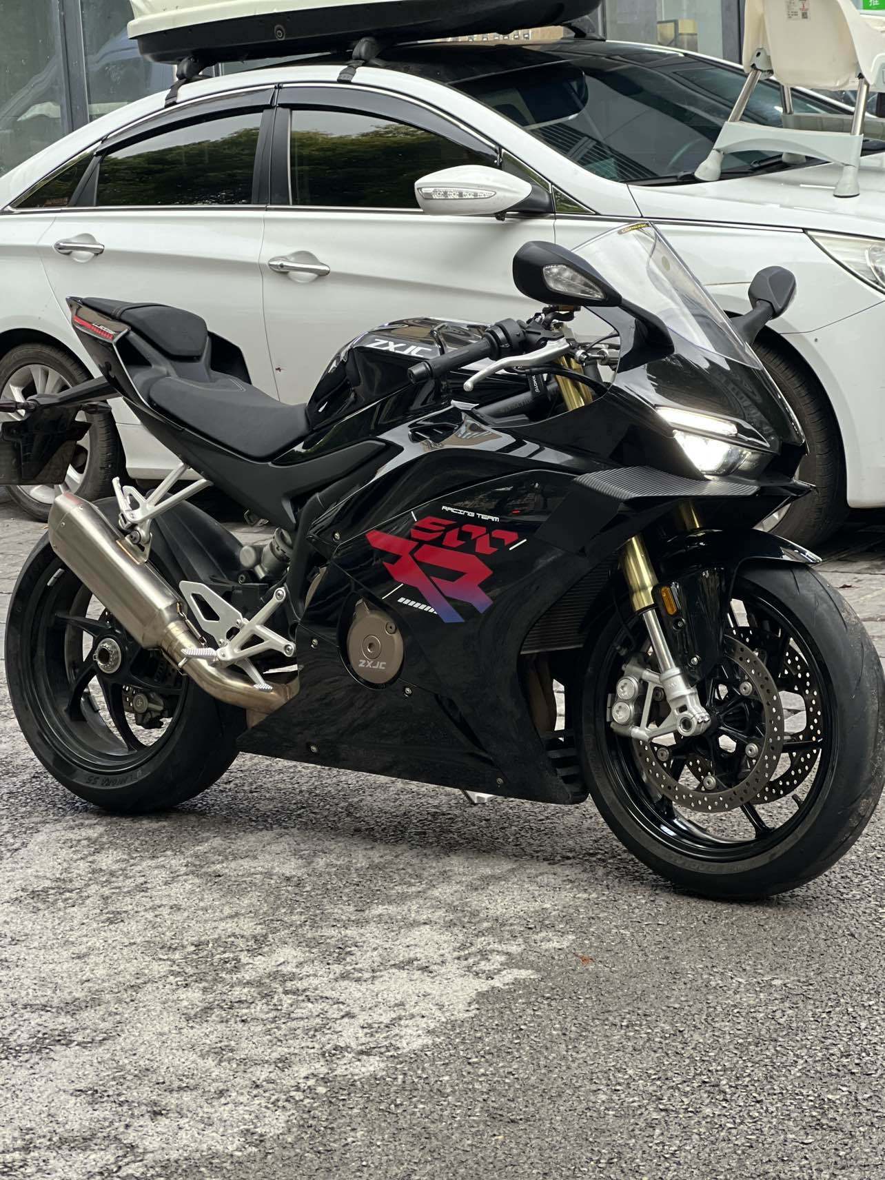 张雪机车 500RR