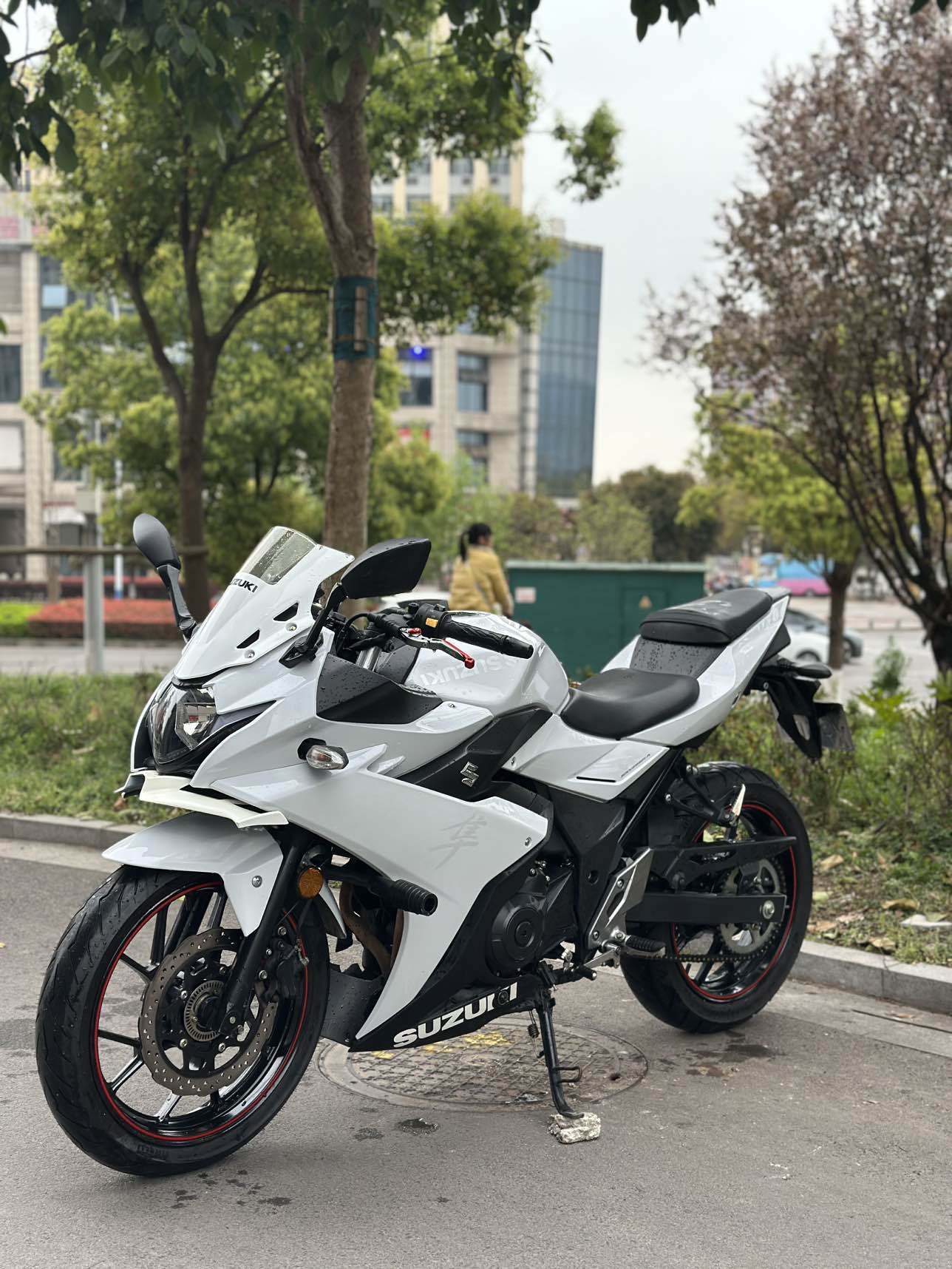 豪爵铃木 GSX250R