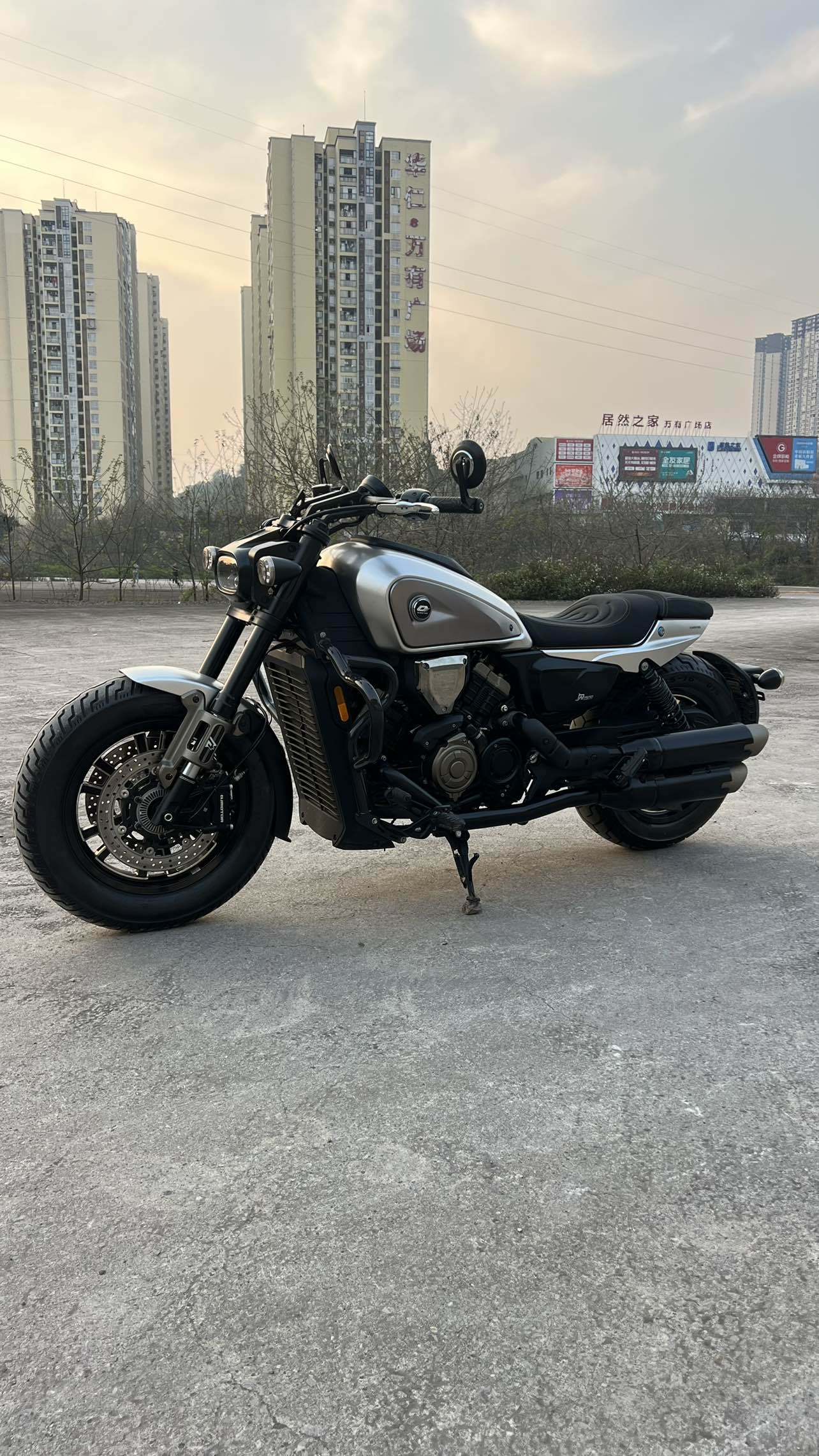 QJMOTOR 闪600