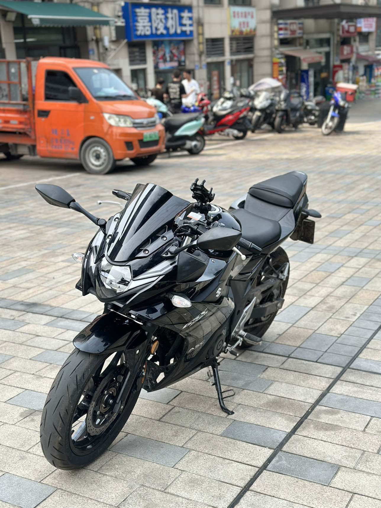 豪爵铃木 GSX250R