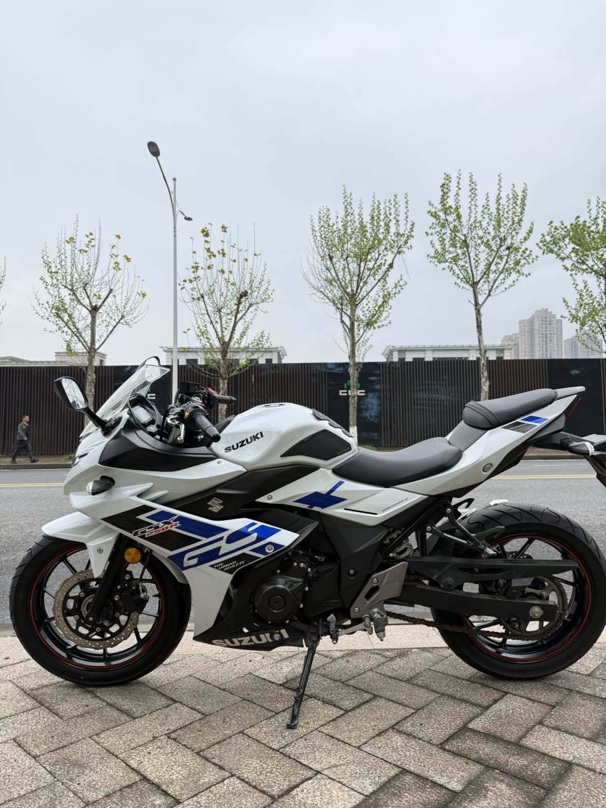 豪爵铃木 GSX250R