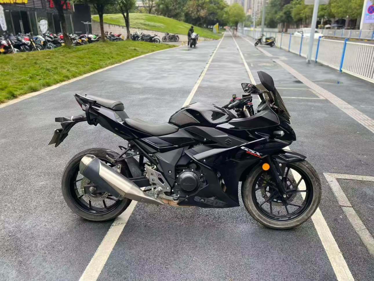 豪爵铃木 GSX250R