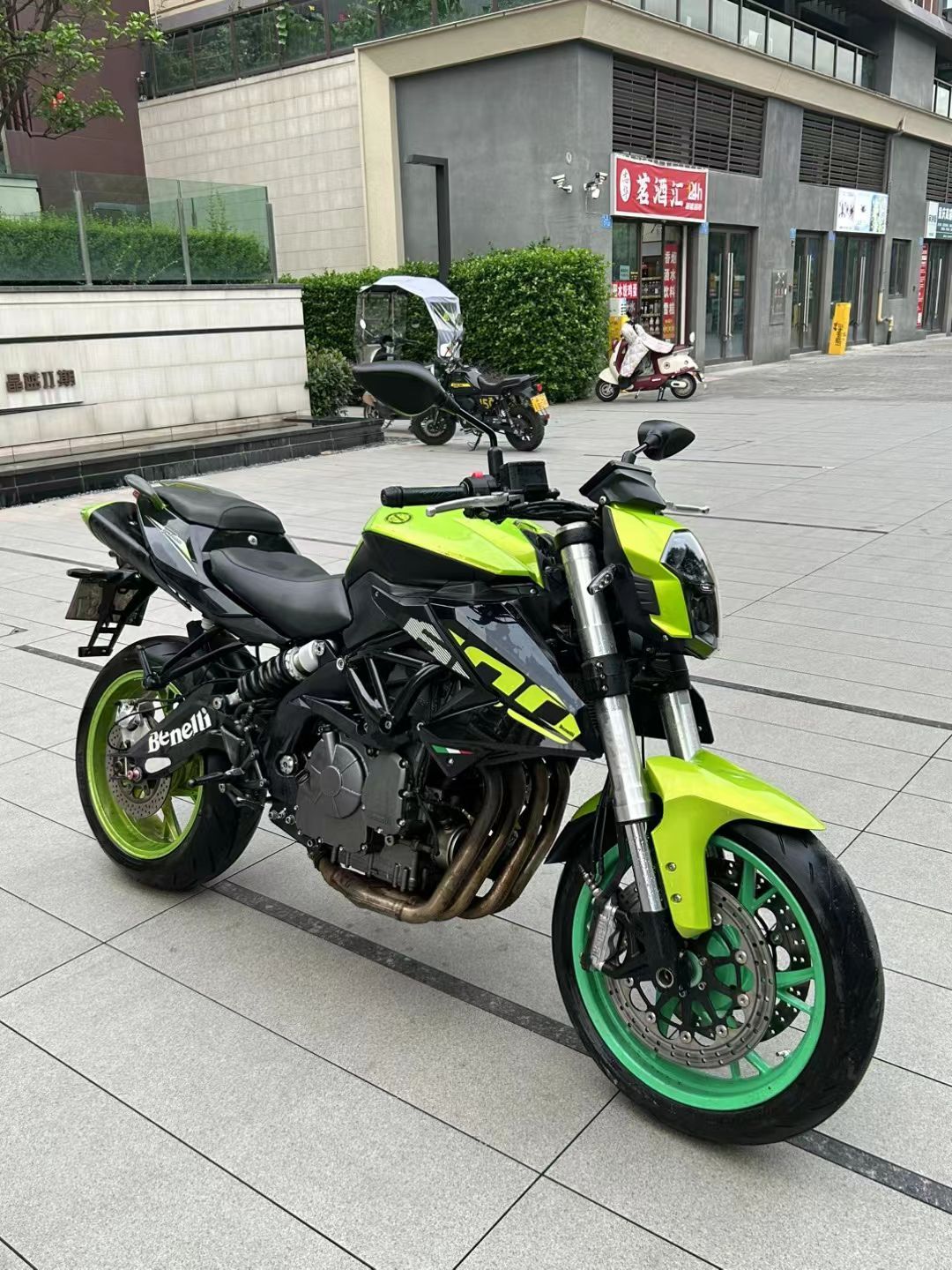 贝纳利 TNT600i