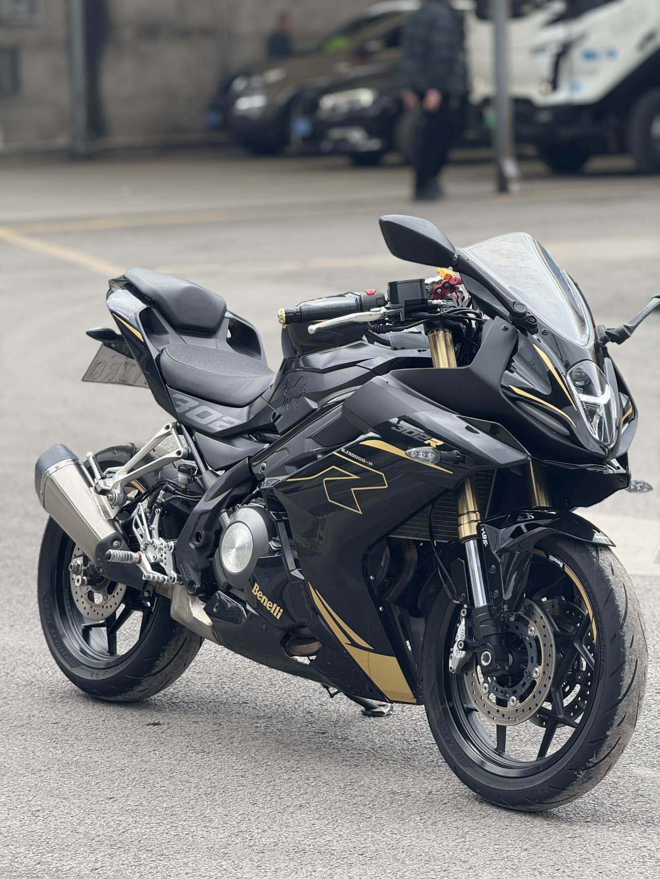 贝纳利 龙卷风 Tornado 302R