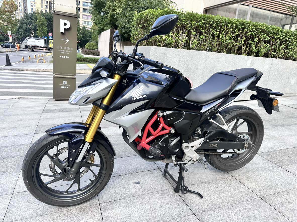 五羊本田 CB190R 暴锋眼
