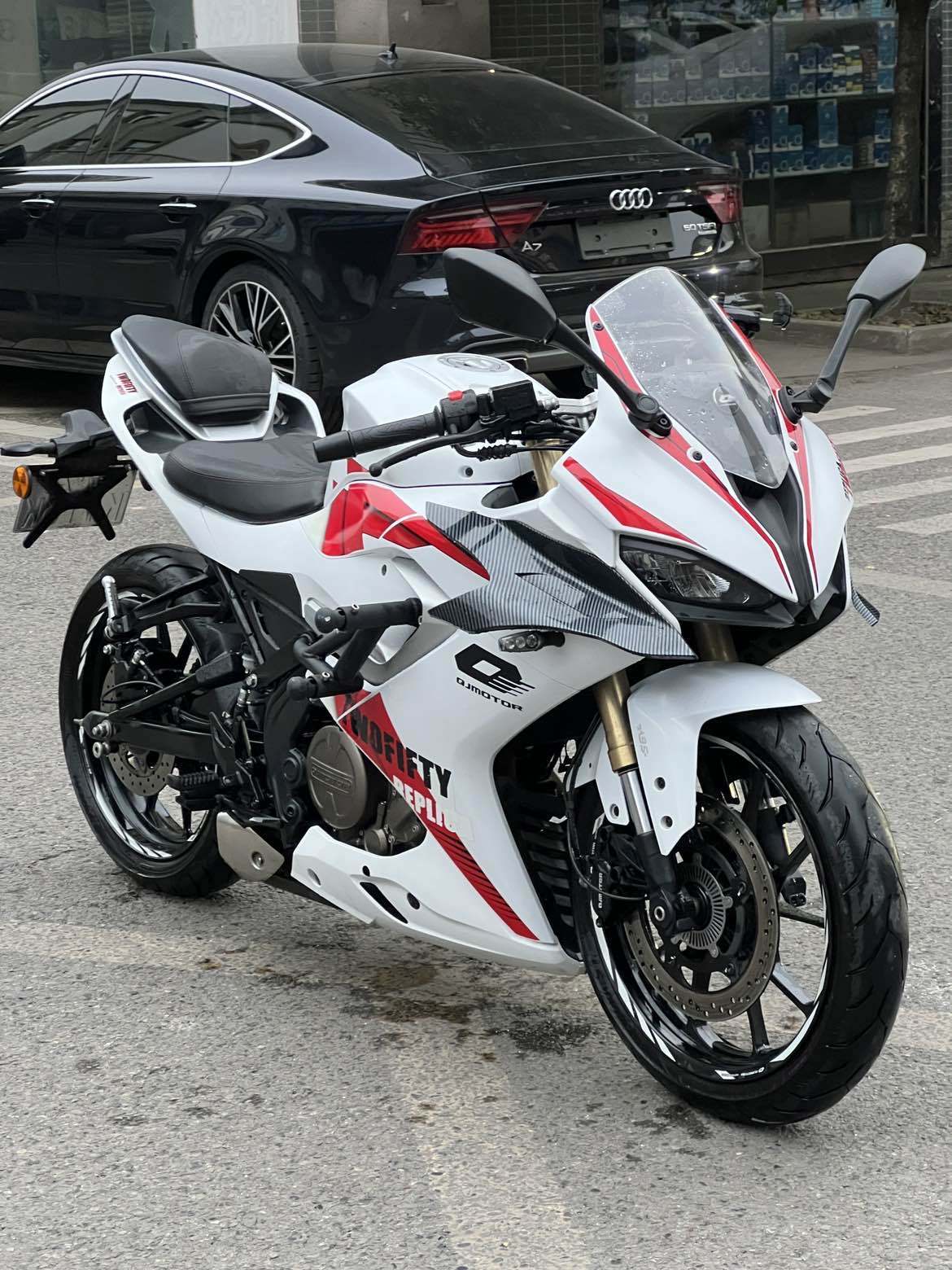QJMOTOR 赛250