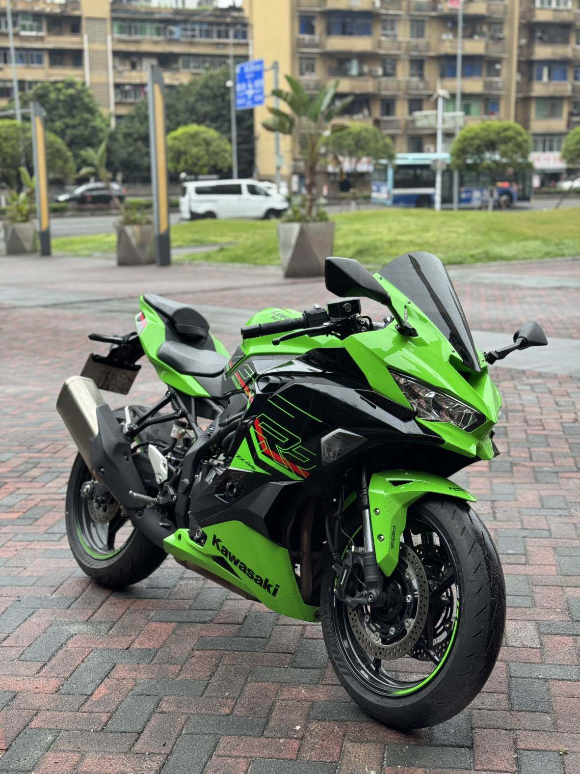 川崎 ZX-4R