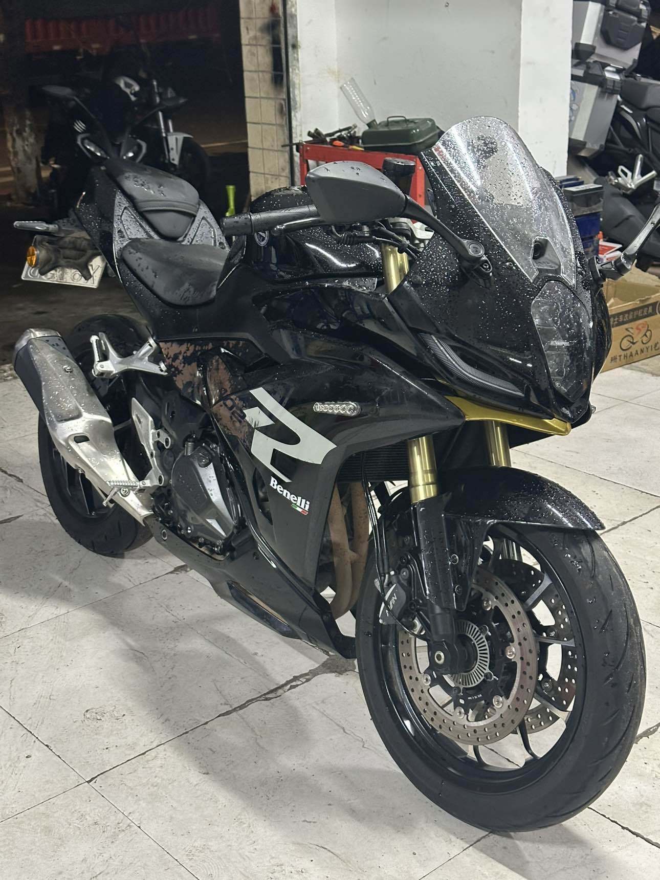 贝纳利 龙卷风 Tornado 402R