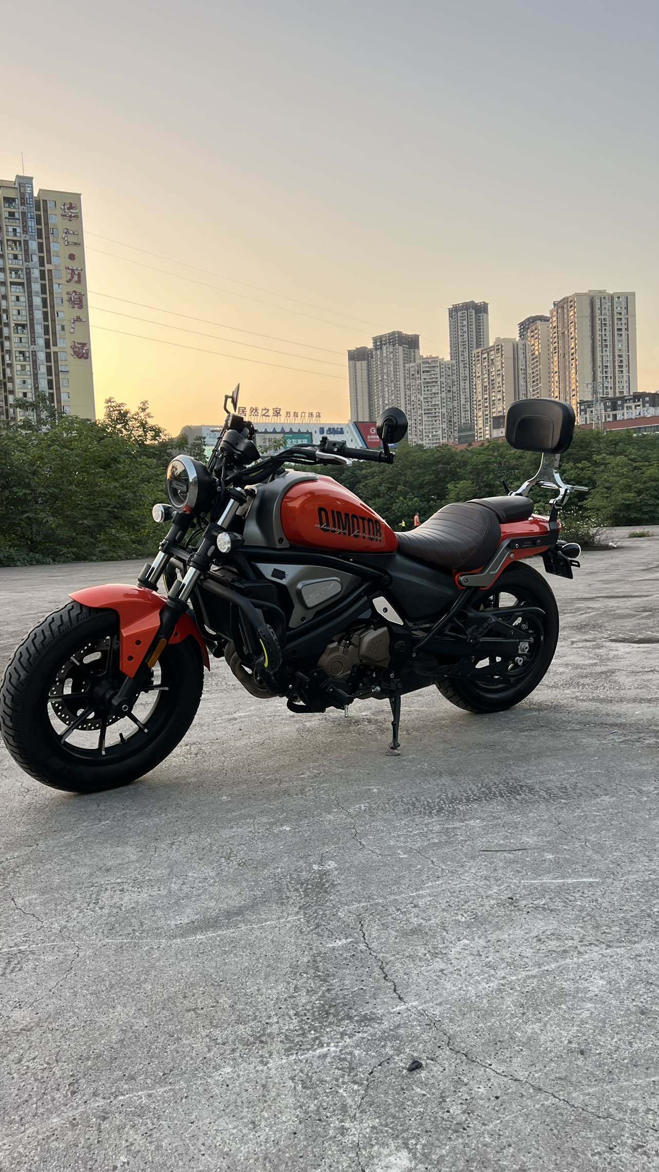 QJMOTOR 闪500S