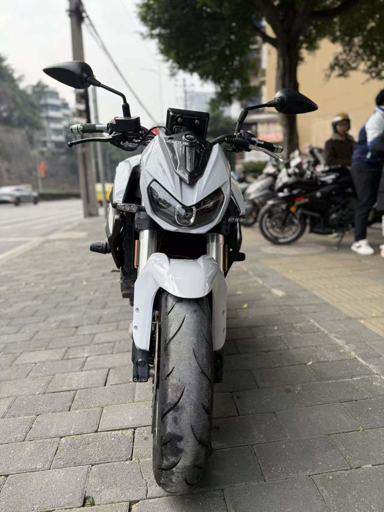 QJMOTOR 追600