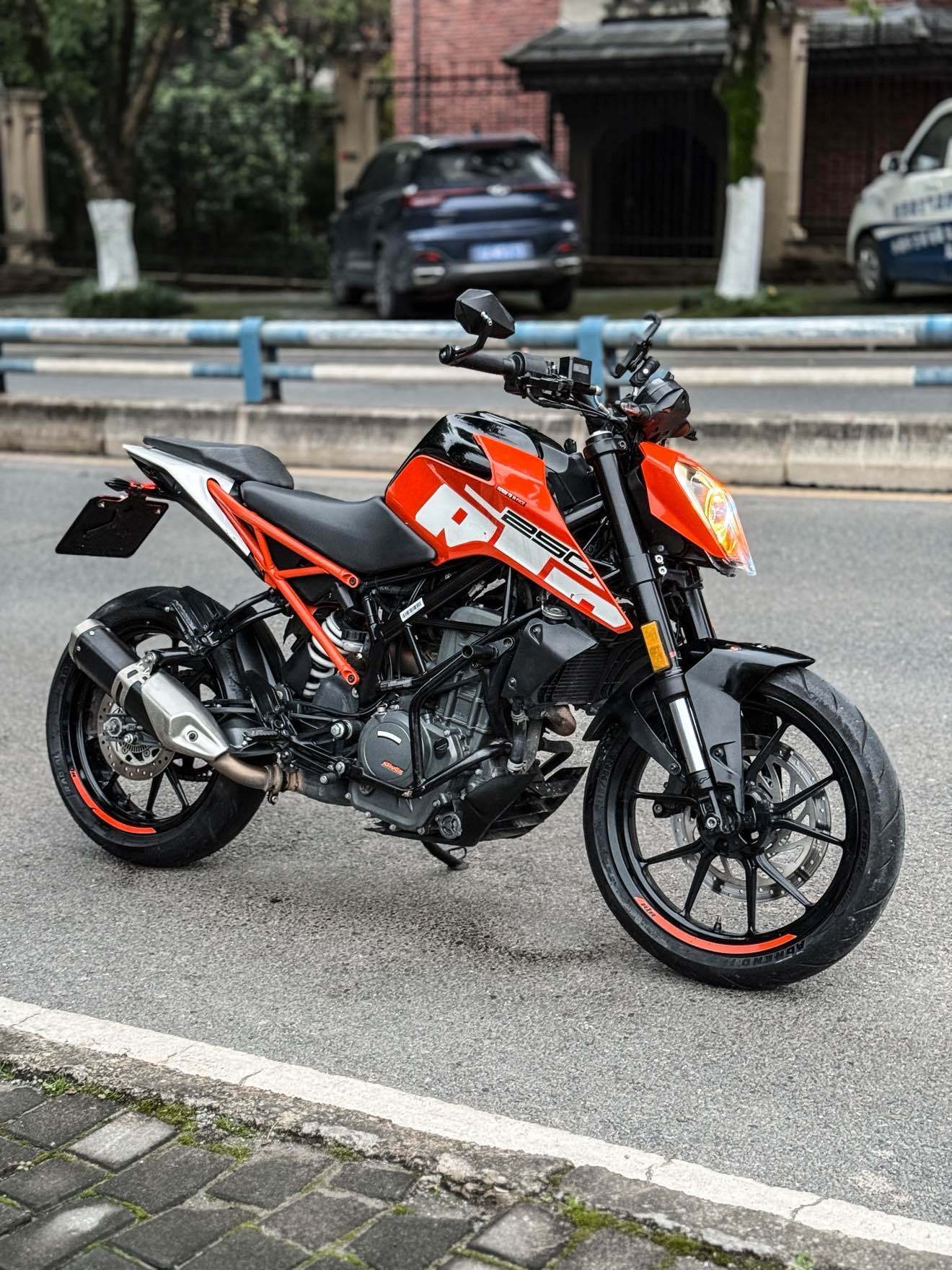 KTMR2R 250 Duke