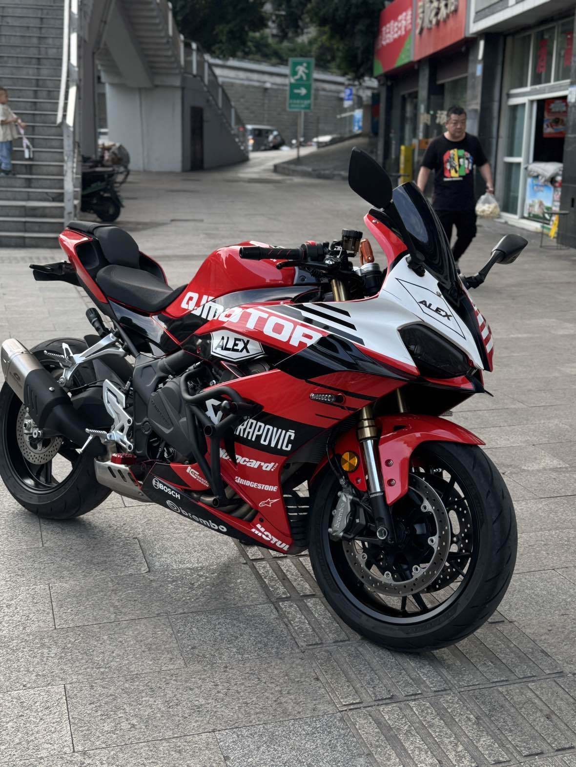 QJMOTOR 赛600