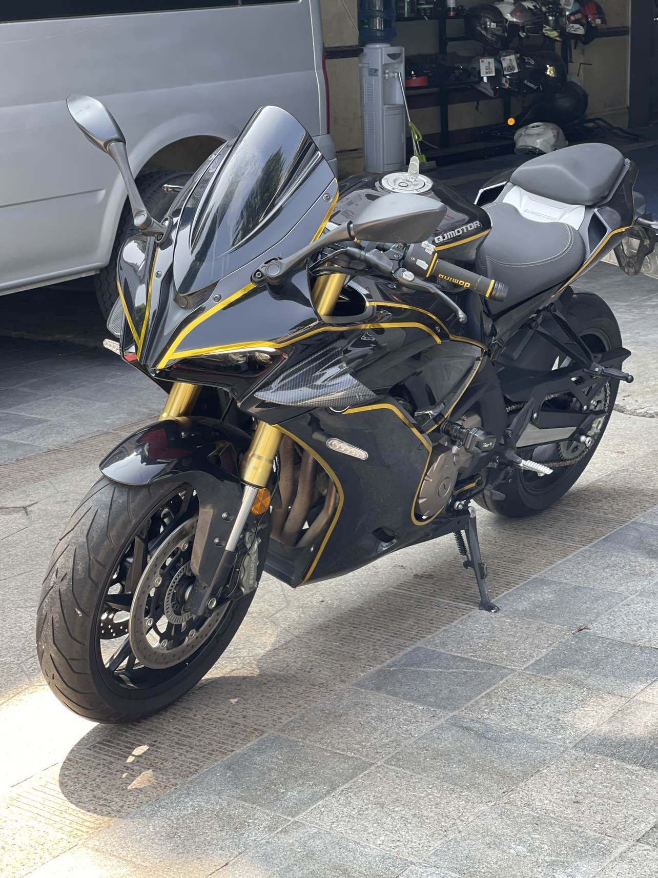 QJMOTOR 赛600
