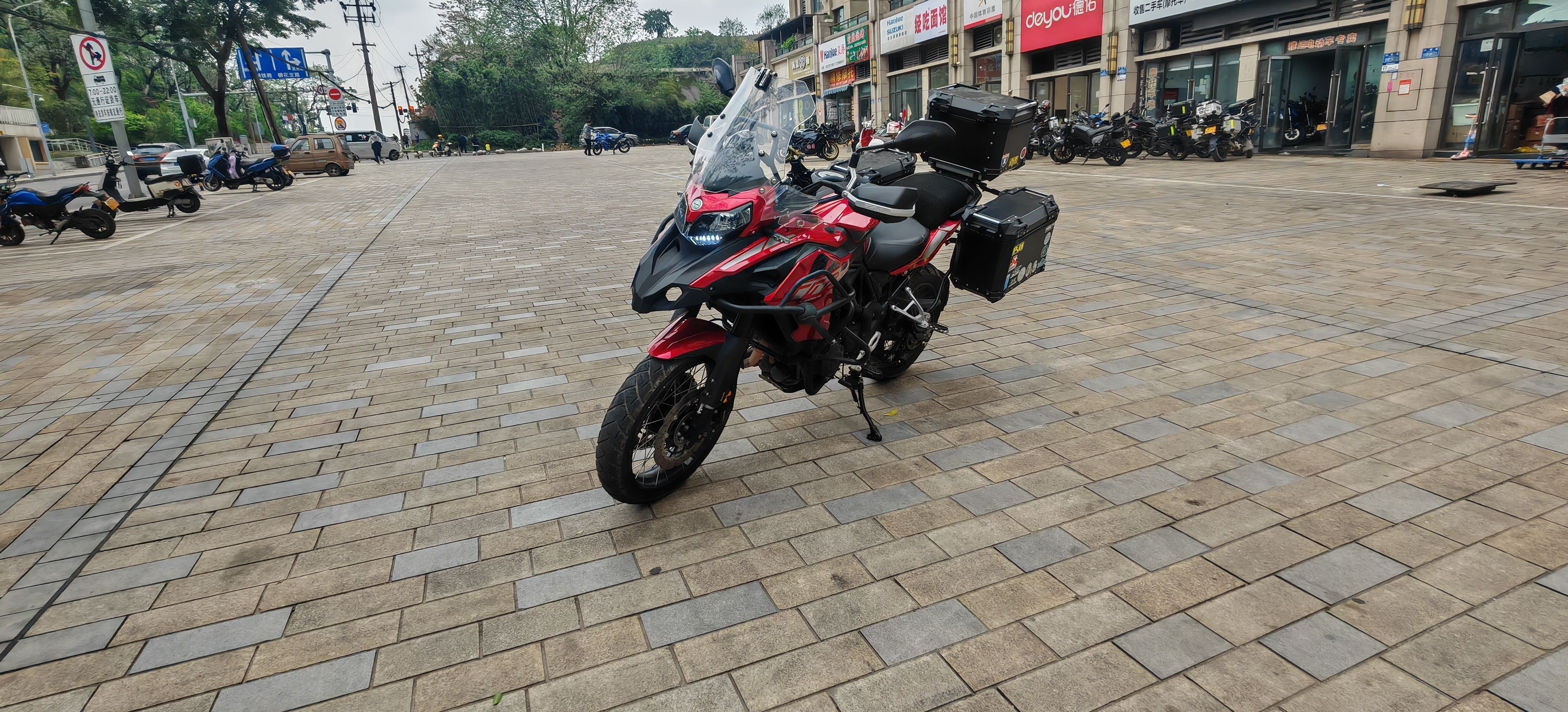 贝纳利 金鹏 TRK502