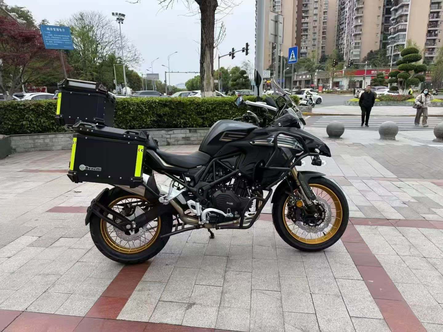 贝纳利 TRK552