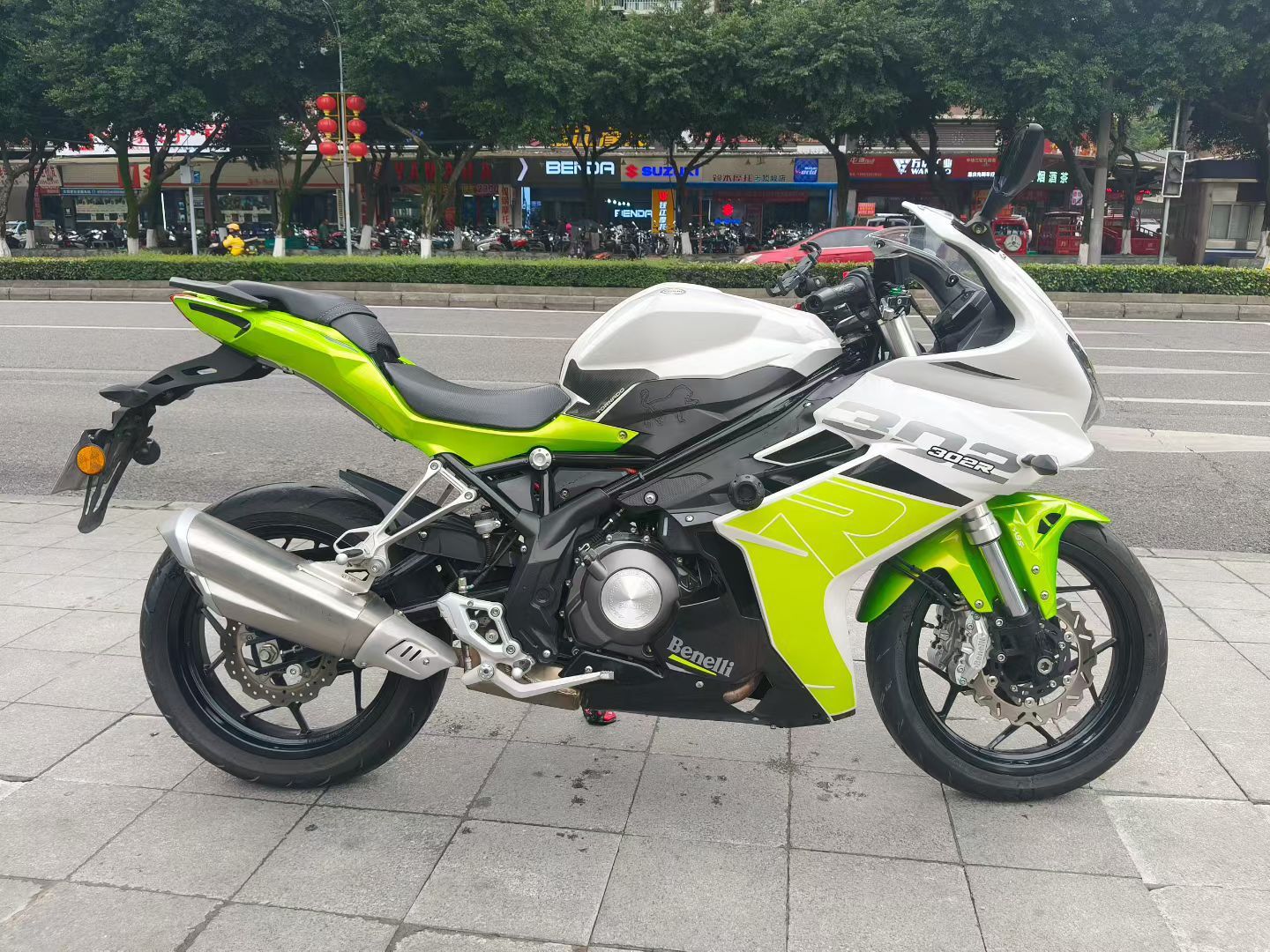 贝纳利 龙卷风 Tornado 302R