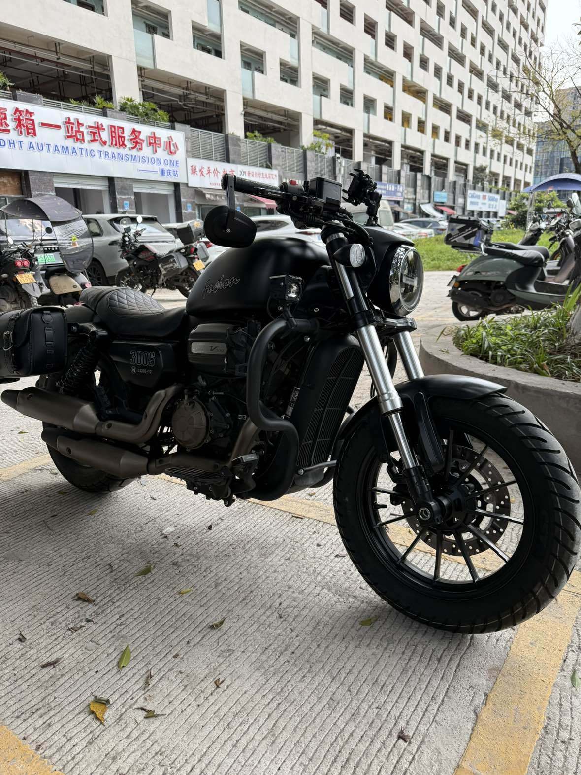 QJMOTOR 闪300S