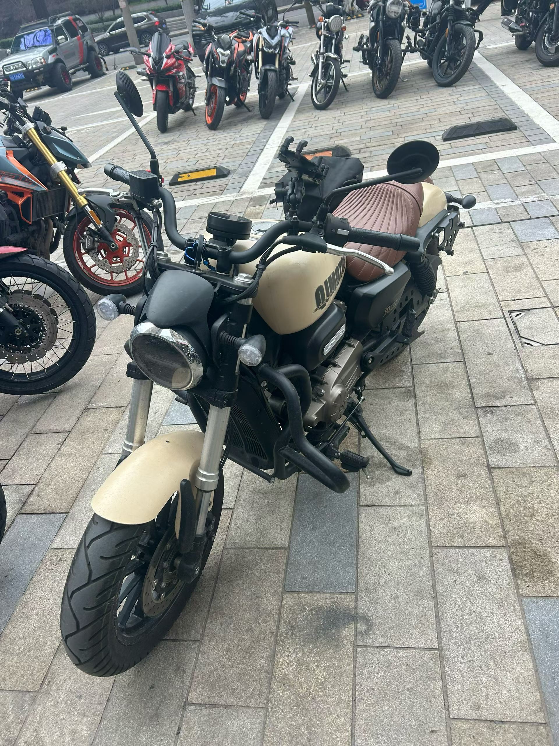 QJMOTOR 闪300S