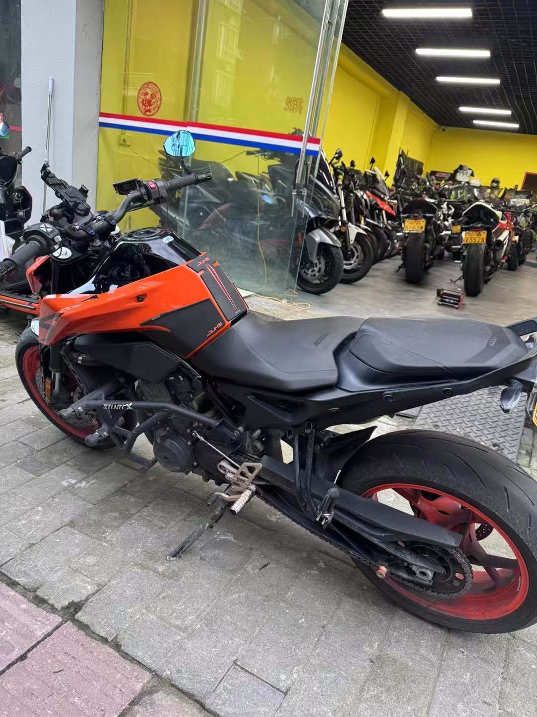 KTMR2R 790 Duke