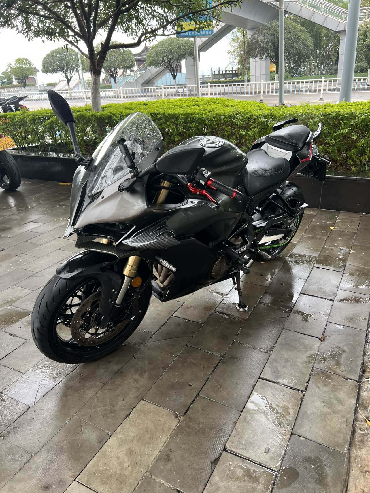 QJMOTOR 赛600