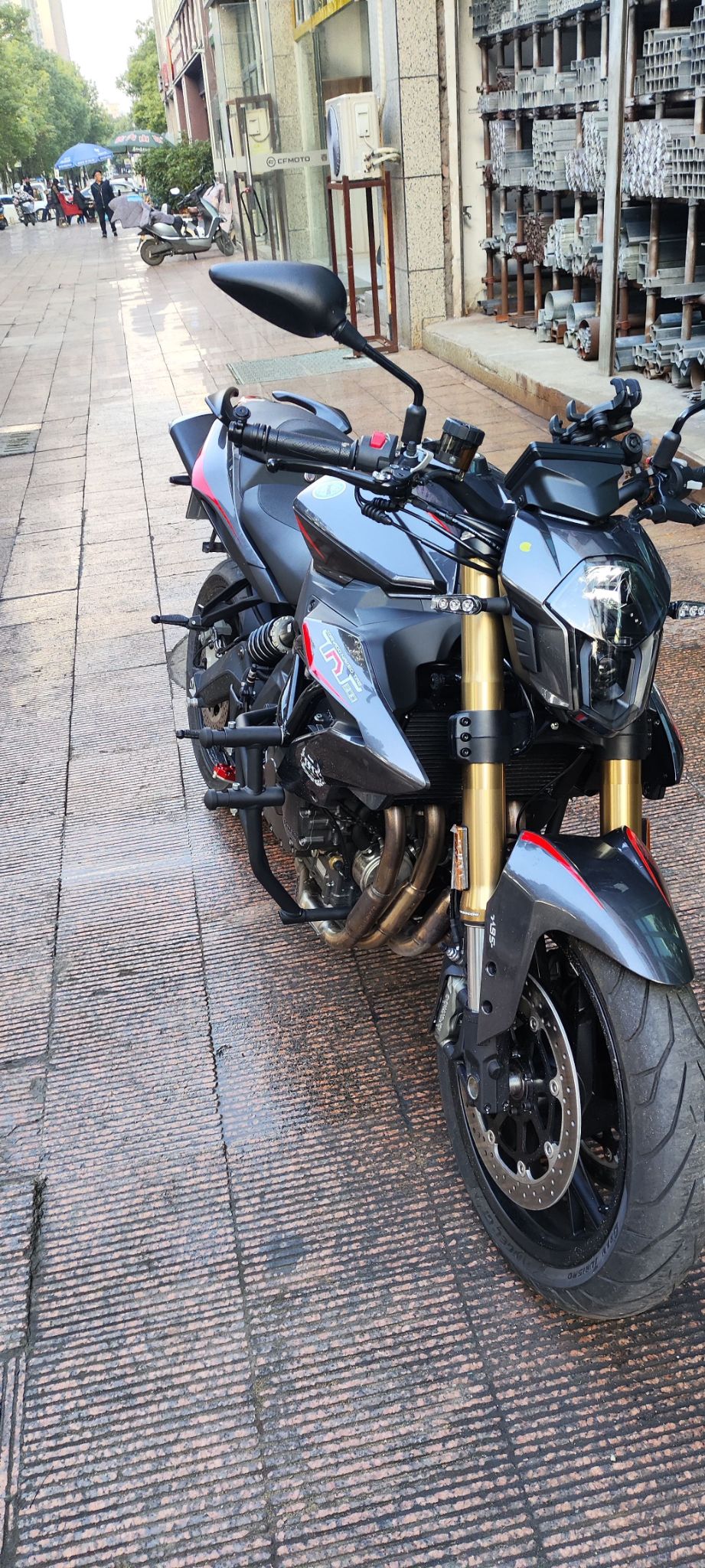 贝纳利 TNT600i