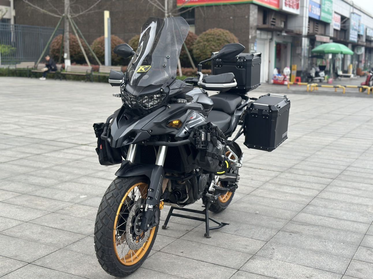 贝纳利 TRK552