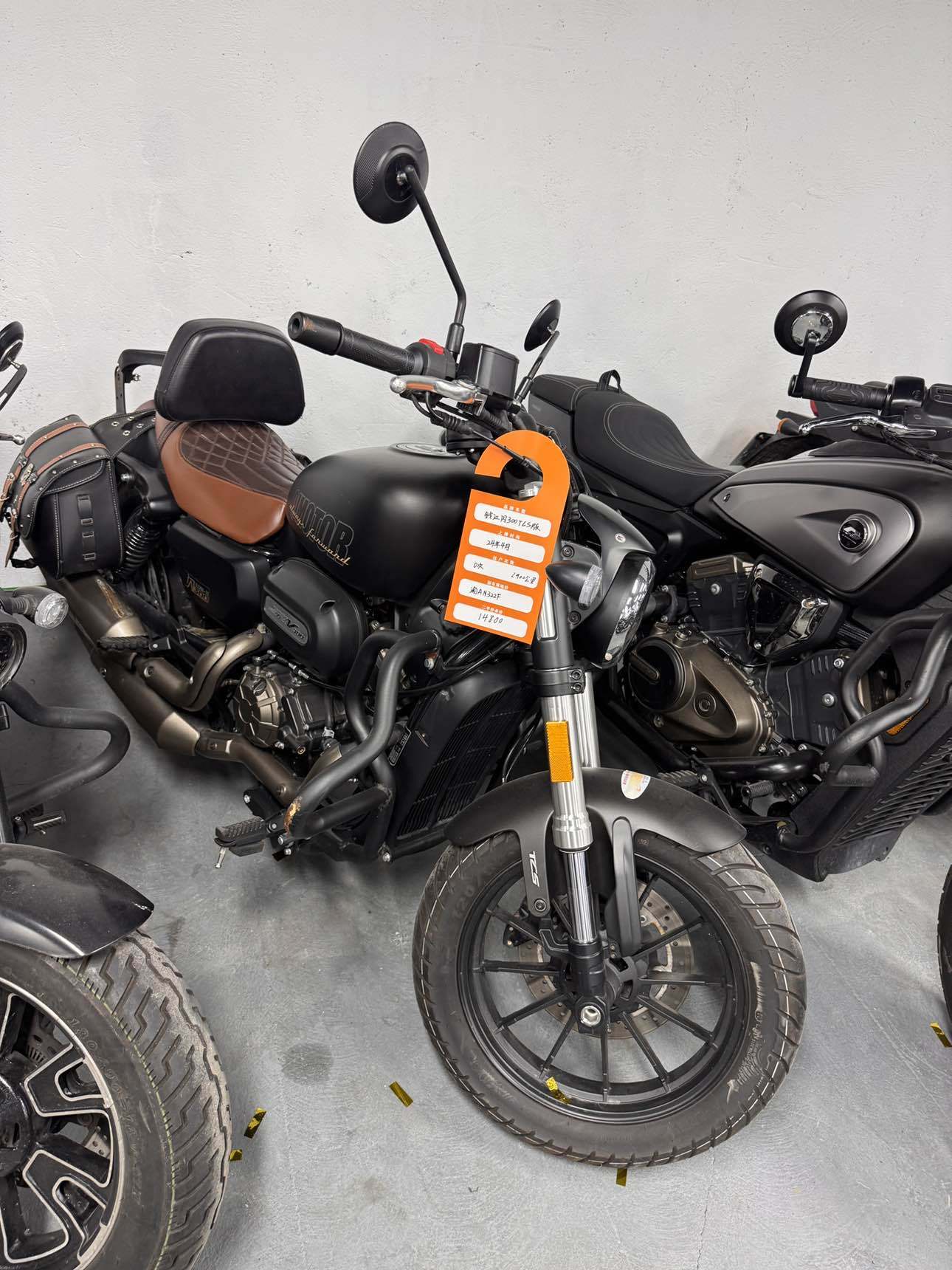 QJMOTOR 闪300S