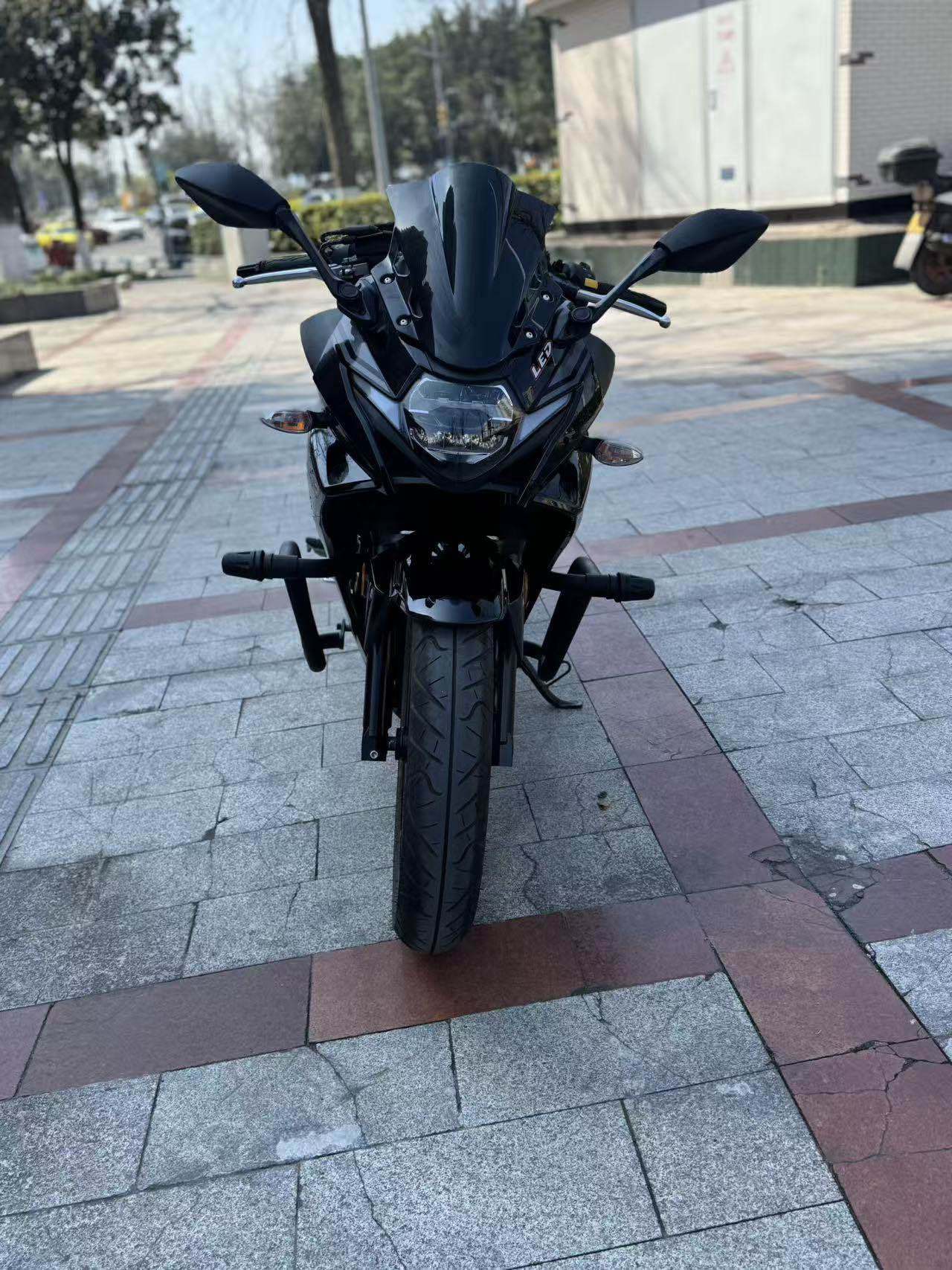 豪爵铃木 GSX250R