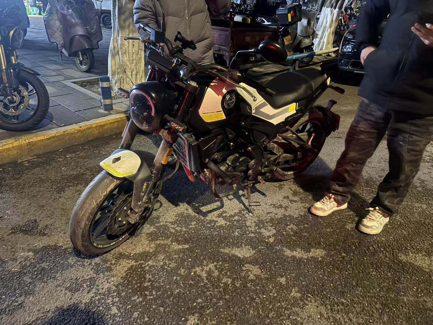 贝纳利 幼狮 Leoncino 250