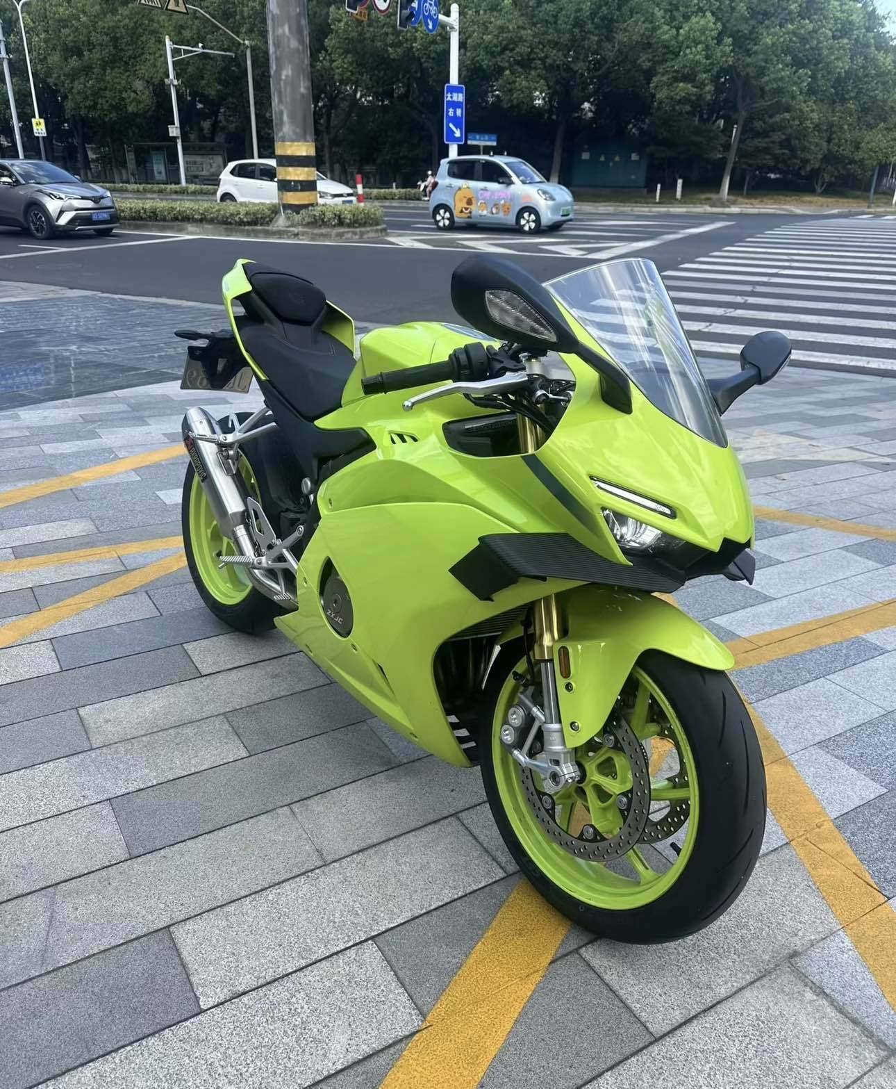 张雪机车 500RR