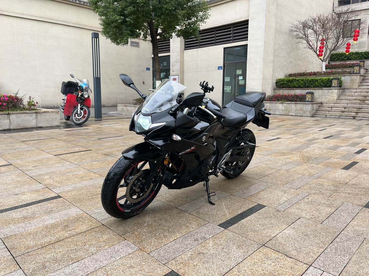 豪爵铃木 GSX250R