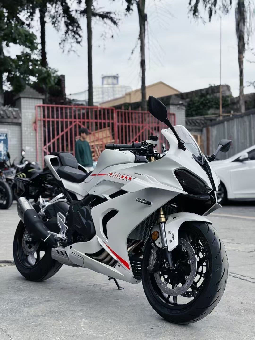 QJMOTOR 赛600