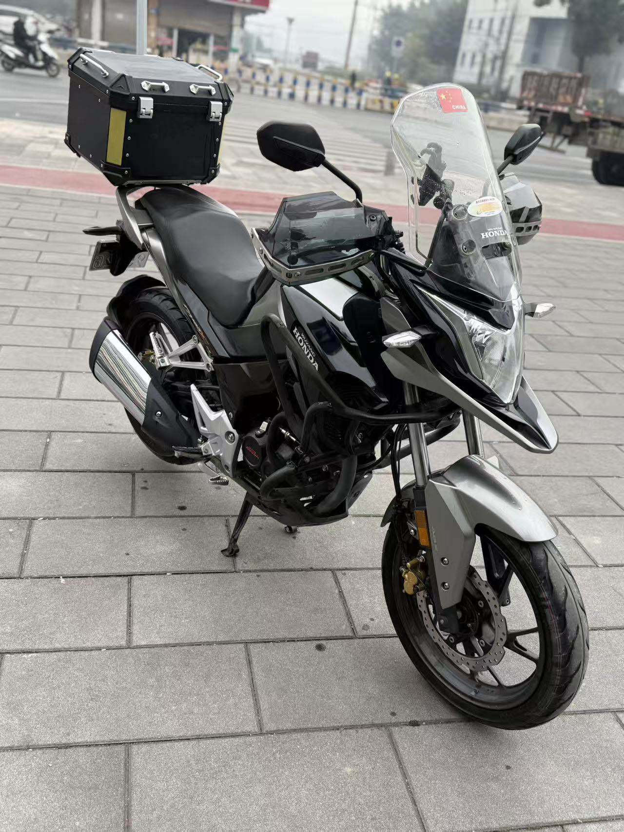五羊本田 猛鸷 CB190X