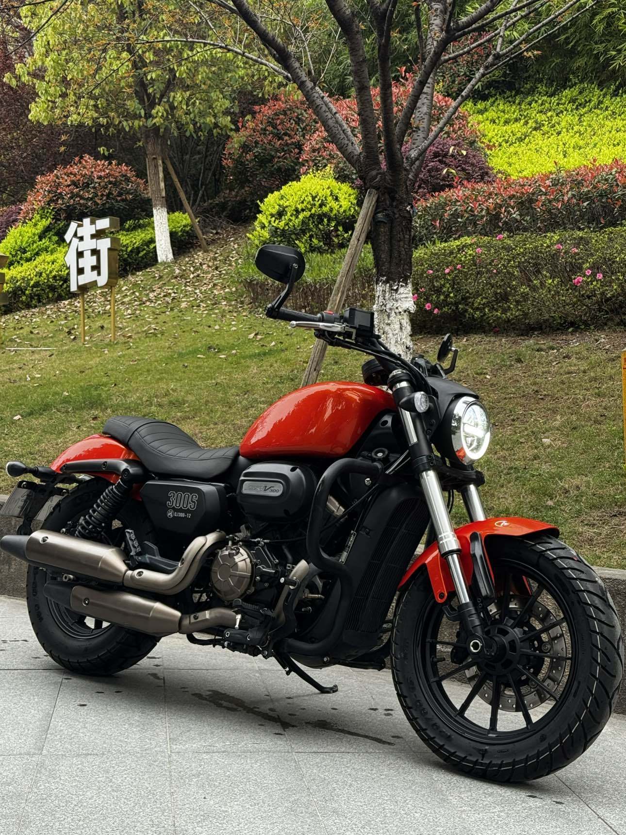 QJMOTOR 闪300S