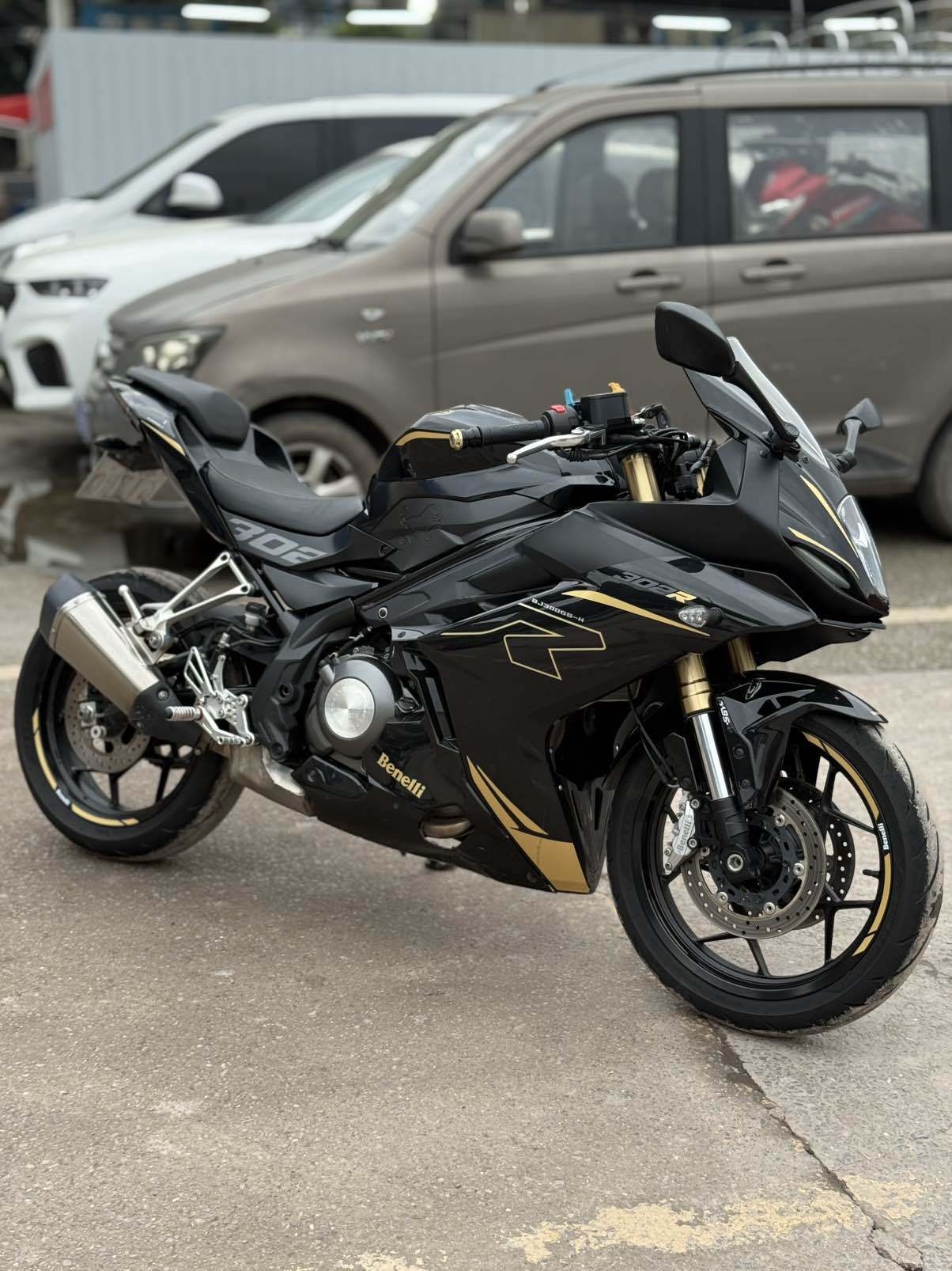 贝纳利 龙卷风 Tornado 302R