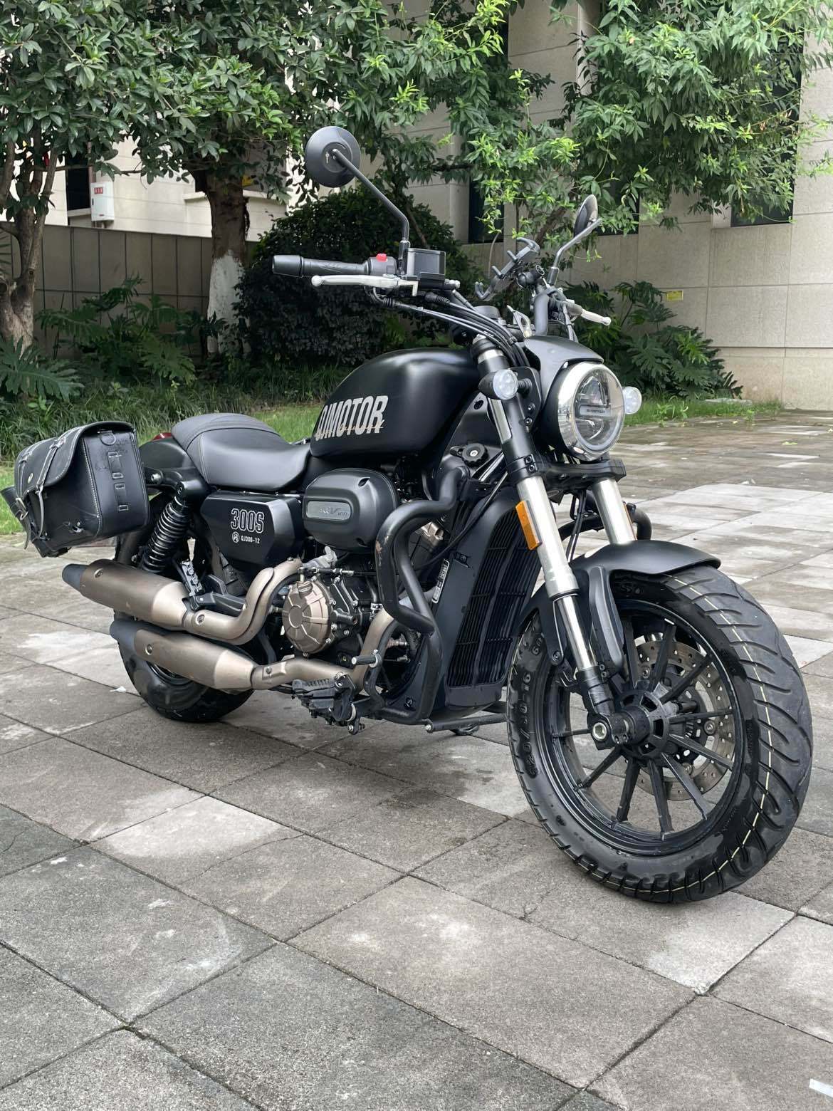 QJMOTOR 闪300S