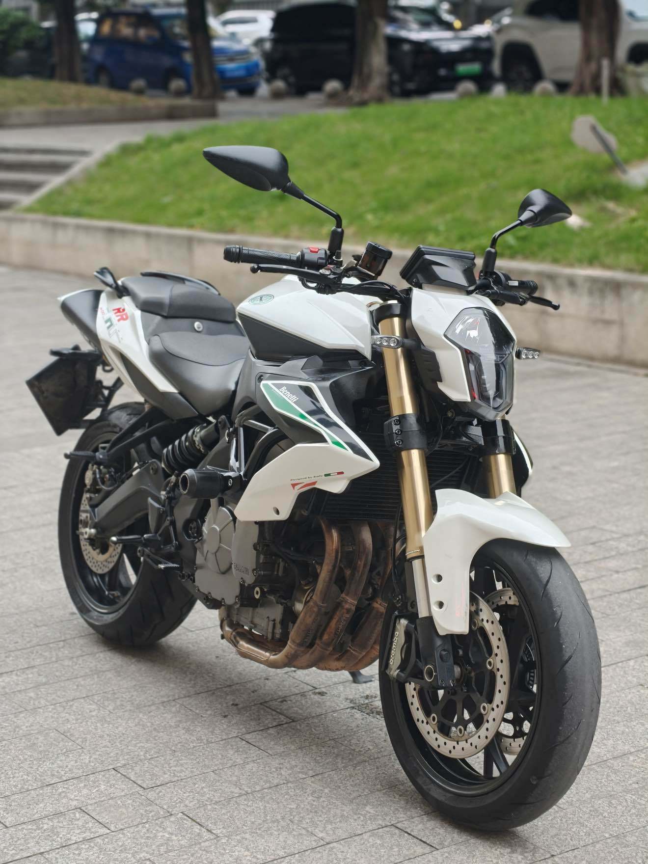 贝纳利 TNT600i