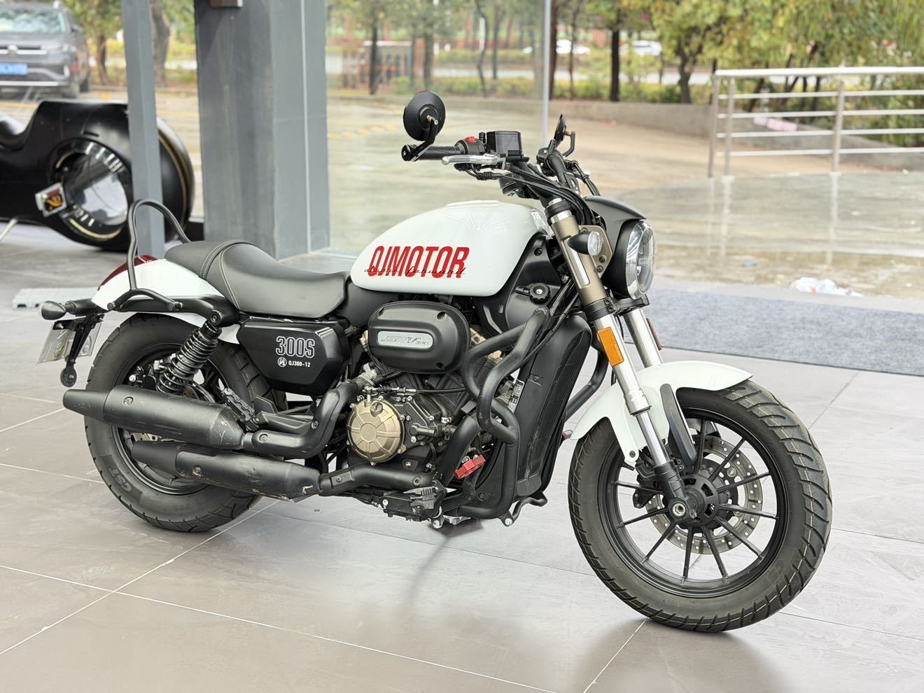 QJMOTOR 闪300S
