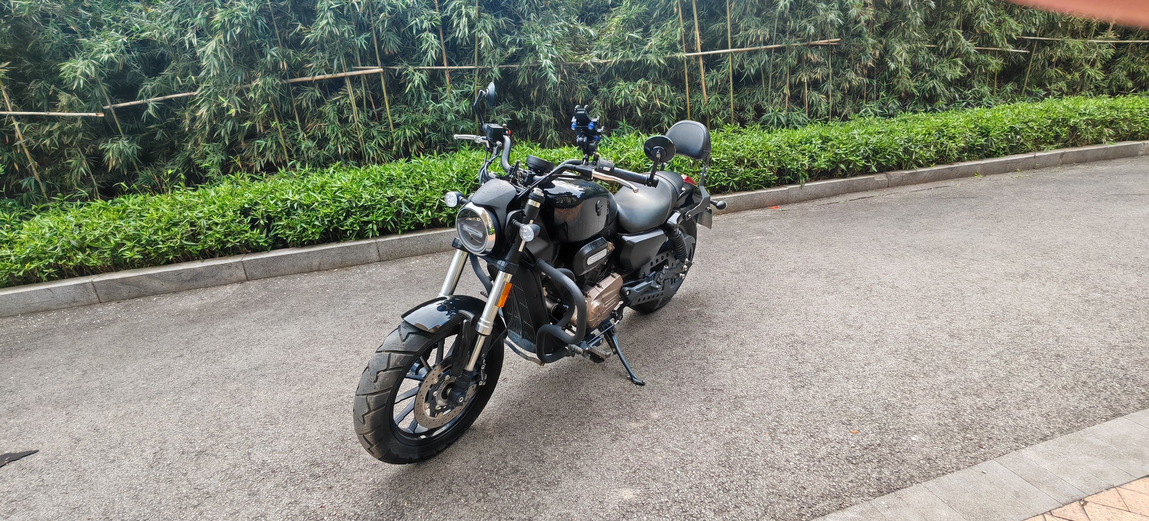 QJMOTOR 闪300S